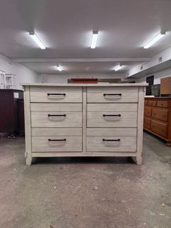 Light Wood Color 6 Drawer Dresser