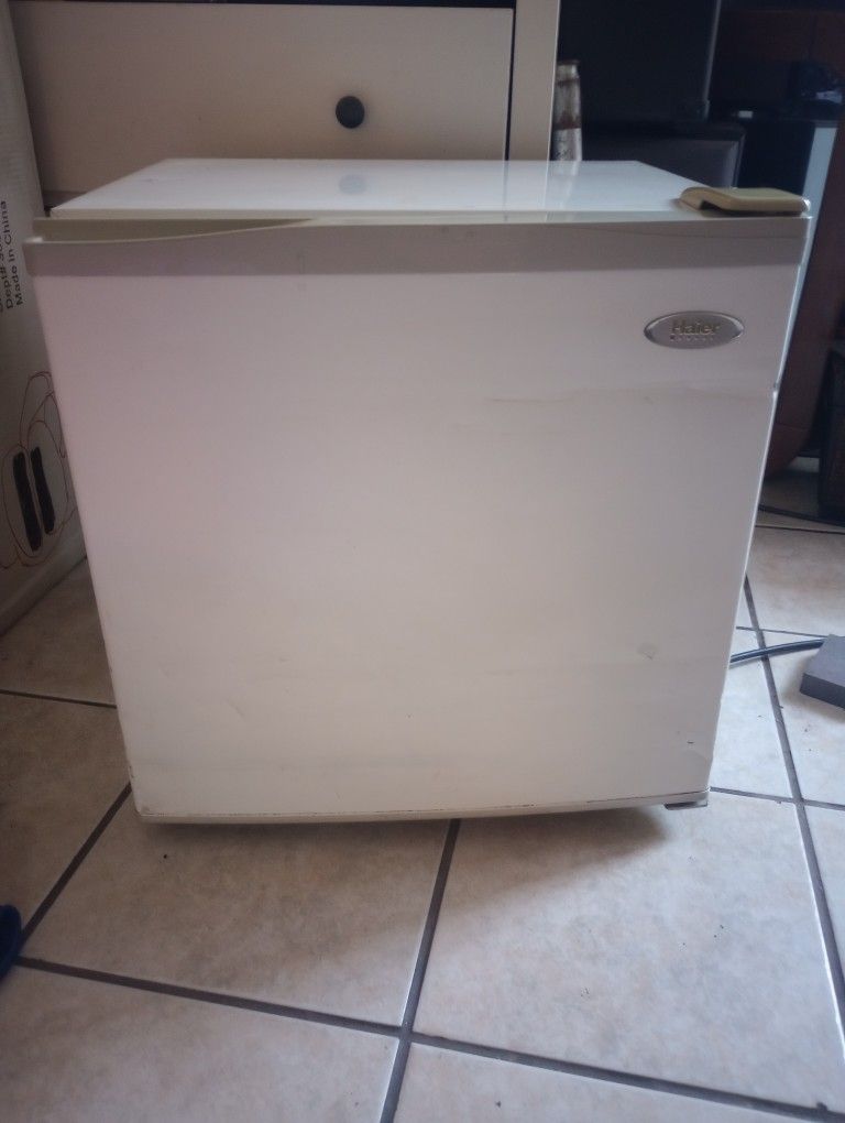 Haier Mini Fridge 