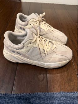 Yeezy 700 analog