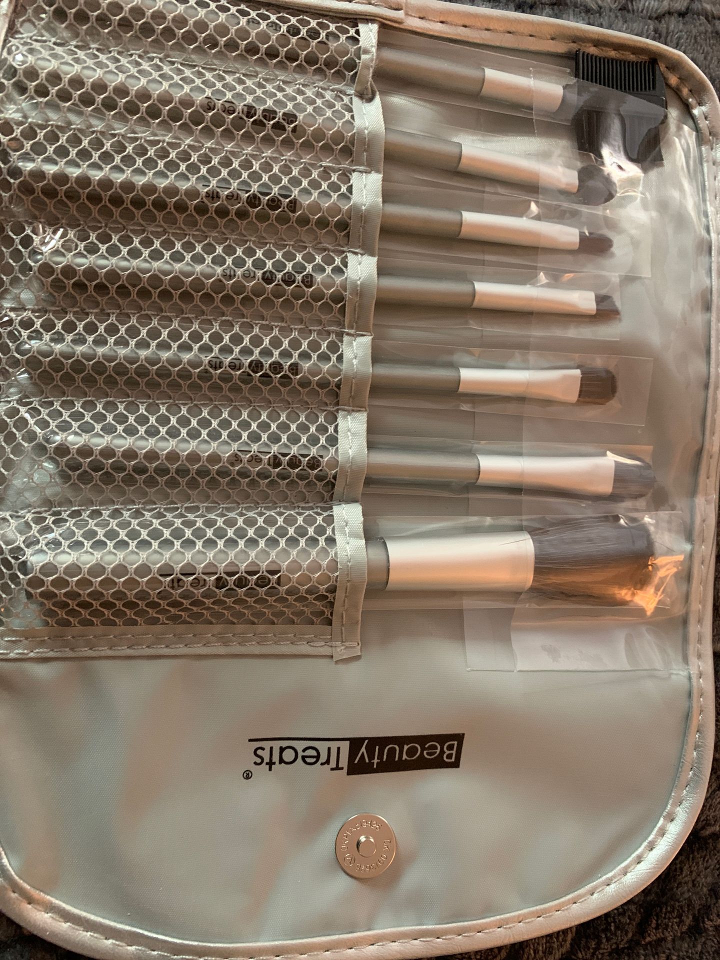 New makeup brushes set. $6