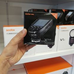 Godox Xpro Wireless Flash Trigger >>> Read Description 