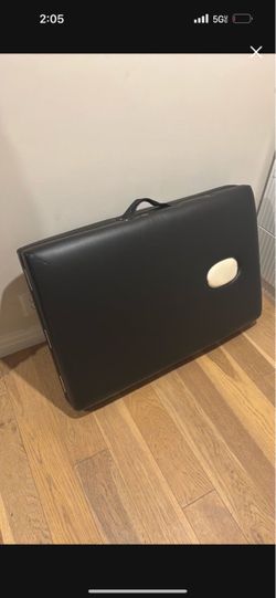 Portable Folding Massage Table / Lash & Facial Bed – Great Condition