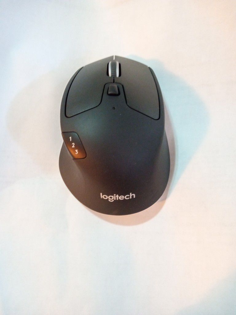 New Logitech M720 Triathlon Multi-Device Wireless Mouse