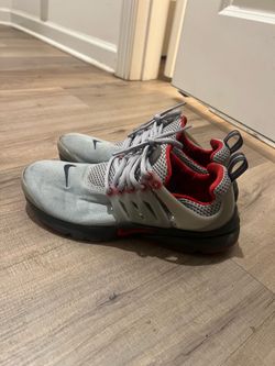 Nike Air Presto sneakers. (Grey and red)