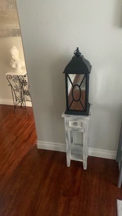 White side table with lantern