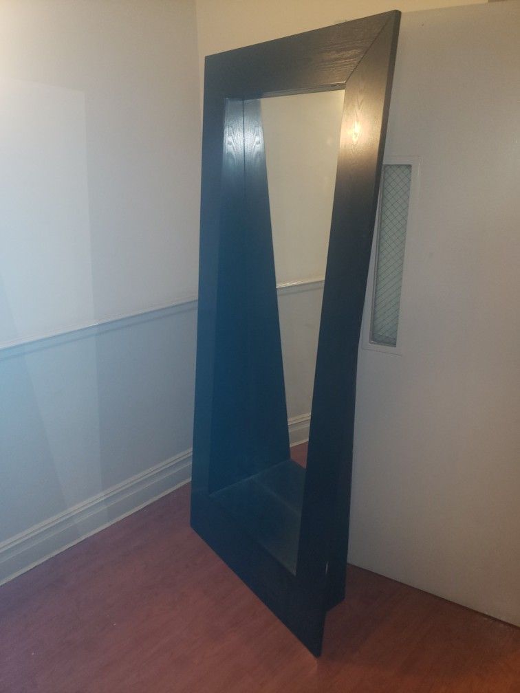 7 Foot Tall Mirror With Bottom Shelf Can Be Hung