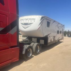 Fifth Wheel Trailers 