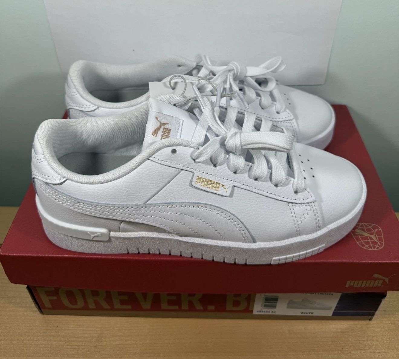 New Puma ladies classic sneakers shoes - size 6.5/ 7/ 7.5/ 10