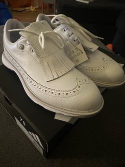 Women’s 7.5 adidas golf shoes