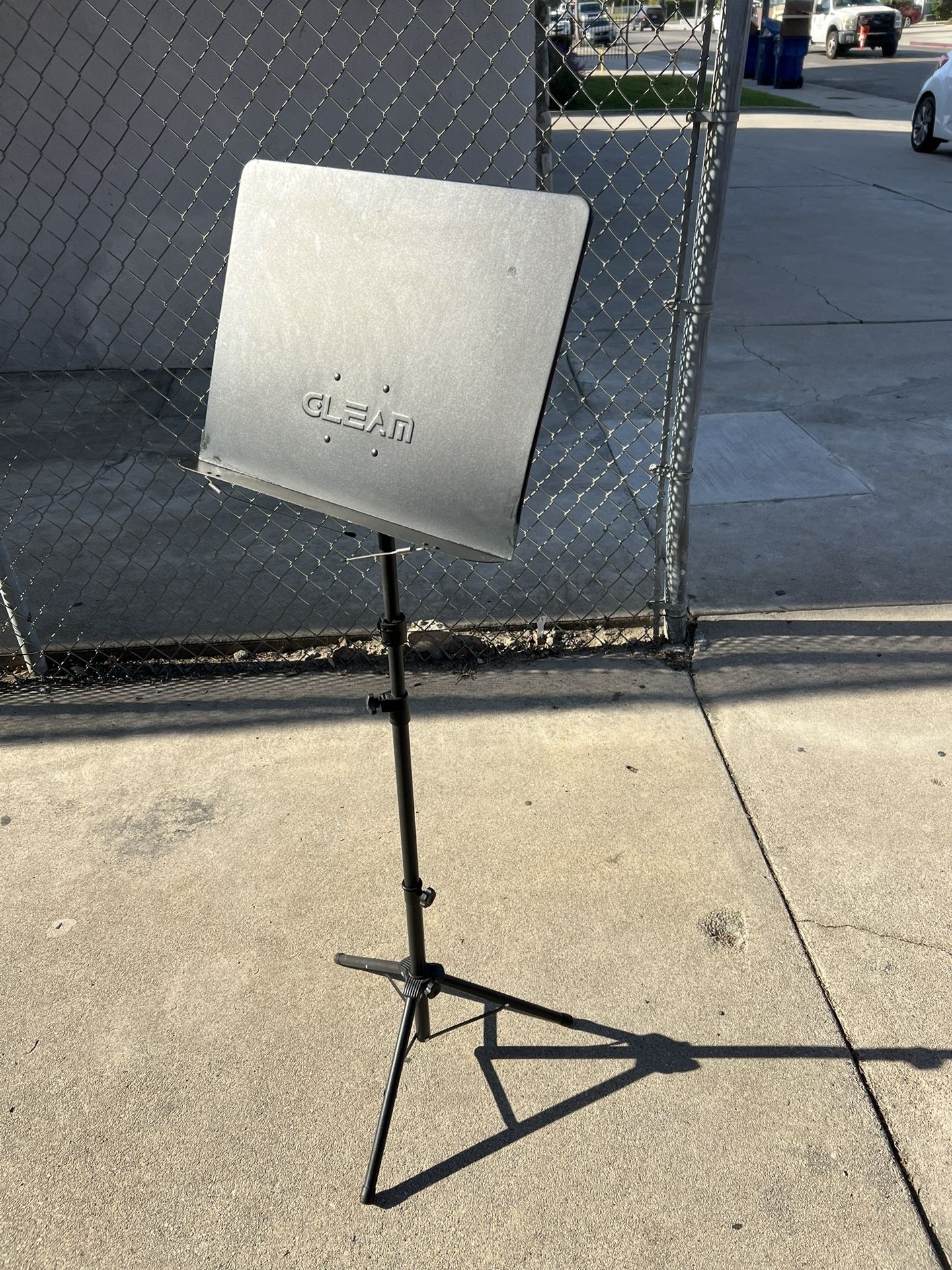 Gleam Music Stand Podium