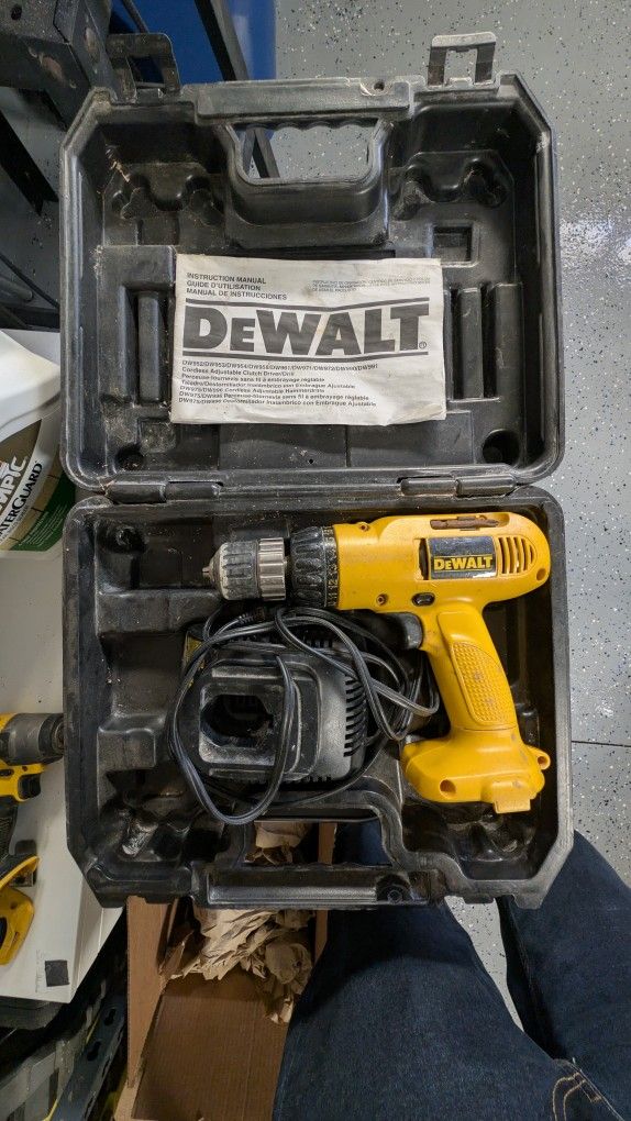 Dewalt DW953 drill with battery charger and case