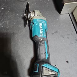 Makita 18V Brushless Angle Grinder XAG04 (Tool Only)