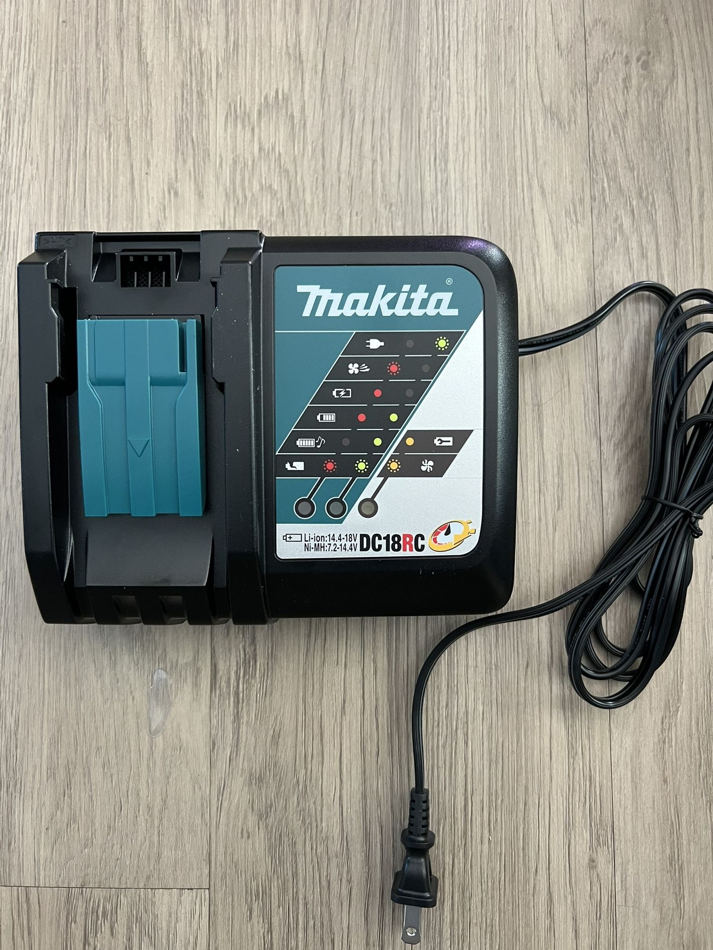 Makita Charger