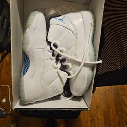 2014 Jordan 11 Columbias Size 8.5