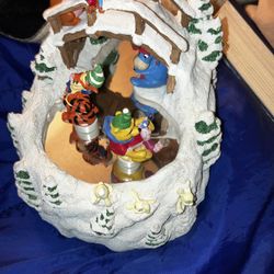 Disney Music Box With Moving Pooh And Tiger 