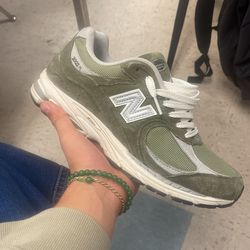 New Balance 2002r