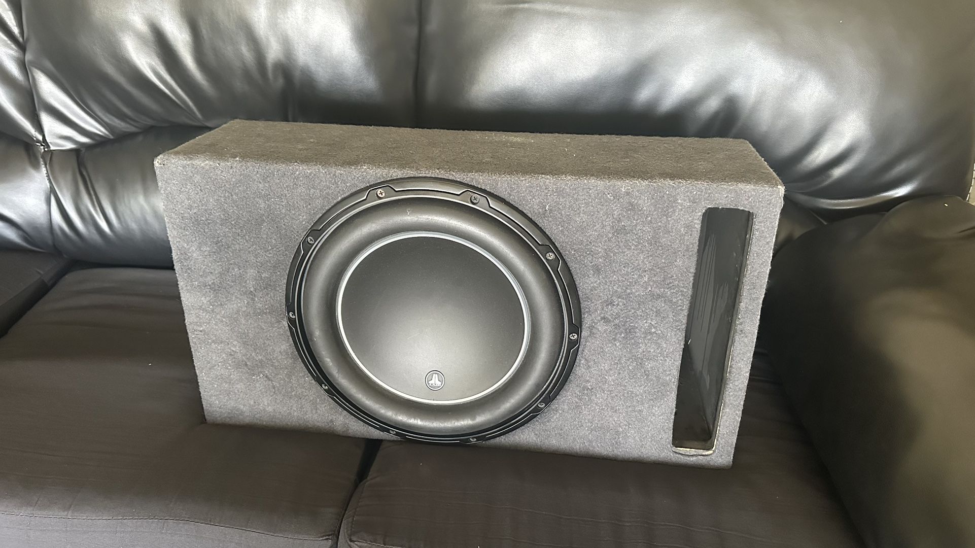 Great Working JL Audio 12W6V3 In Ported Speaker Box 