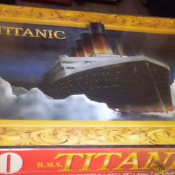 Vintage 1998 Universal Games TITANIC 560 piece Jigsaw puzzle New Sealed 24"X18"