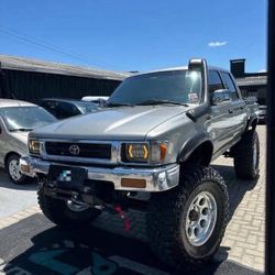 1993 TOYOTA HILUX