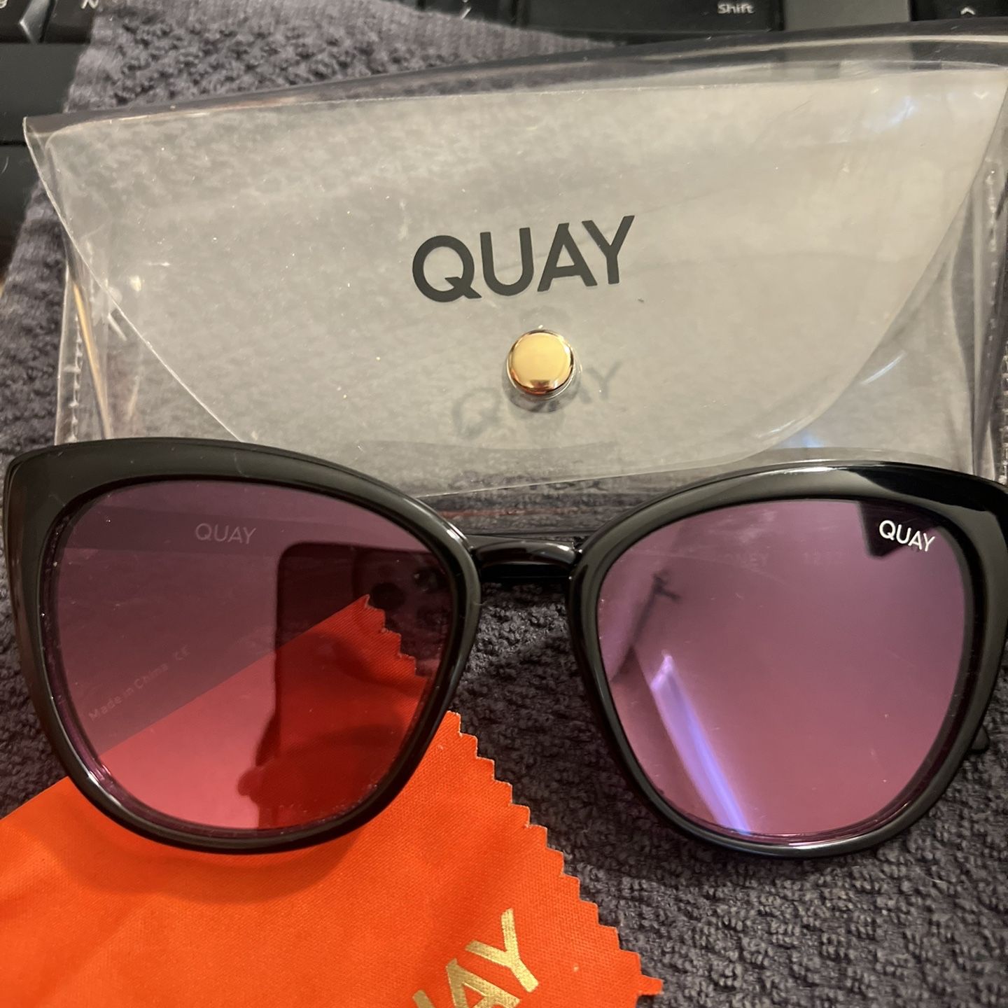 Quay Honey Diamond Sunglasses Quay Honey #1212 - Sunglasses for Sale in Hemet, CA - OfferUp main image 4