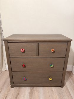 ***Dresser and bookshelf *** great condition