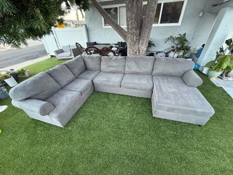 3-piece L-shaped sectional sofa with a chaise