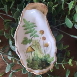 Dark academia Mushroom Oyster shell - trinket dish