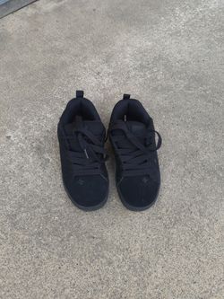 DC tennis shoes