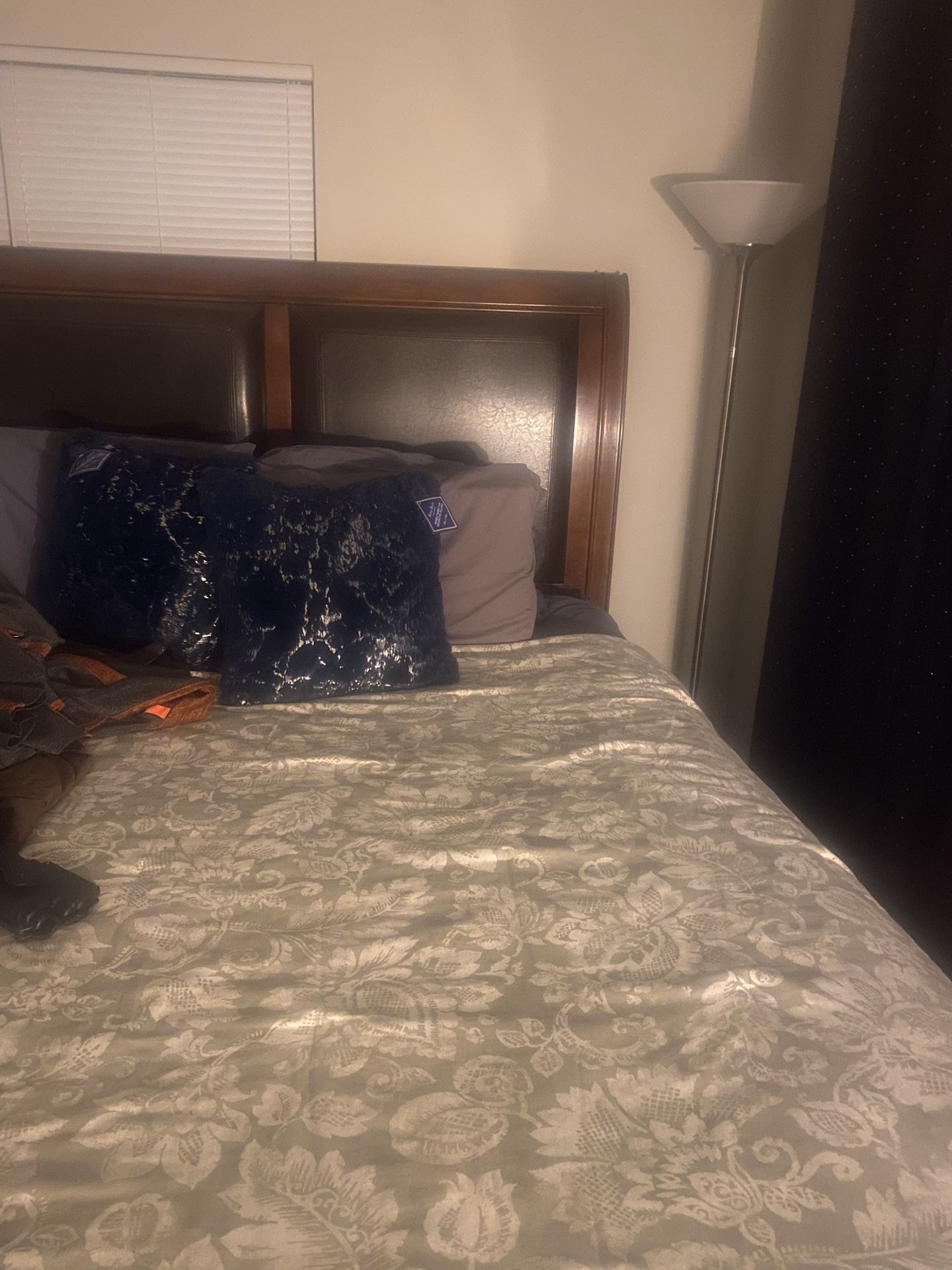 Night Stand ,mirror And Dresser,mattress And Head Board