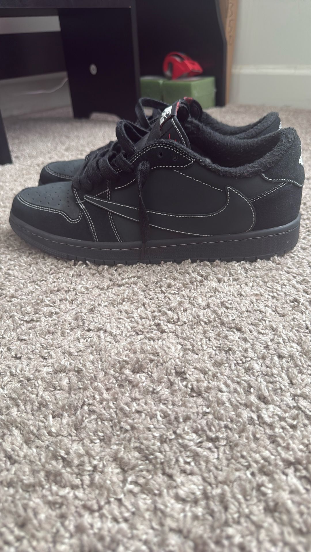 Travis Scott - Black Phantom Jordans