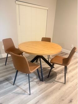 Coffee table 46.4” and 4 chairs