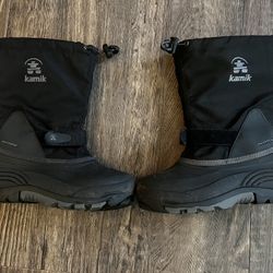 Kid’s Winter Boots Size 5, Waterproof
