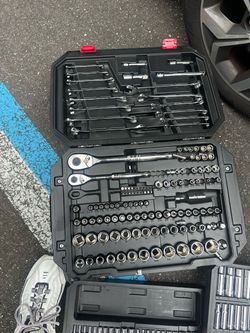 Husky tool set 200 plus pieces