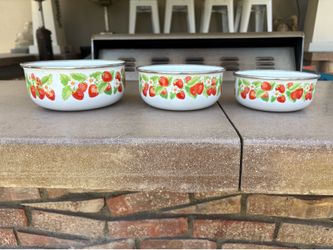 Vintage Kobe Kitchen strawberry pattern enamel nesting bowls.