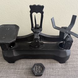 Vintage Cast iron Scale with 1/2 lb weight * Untested Sold As-IS*