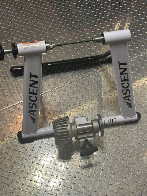 Like New ASCENT Fluid tension Bicycle trainer