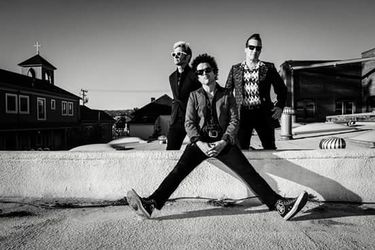 2 green Day tickets concert TODAY at rose bowl make an offer