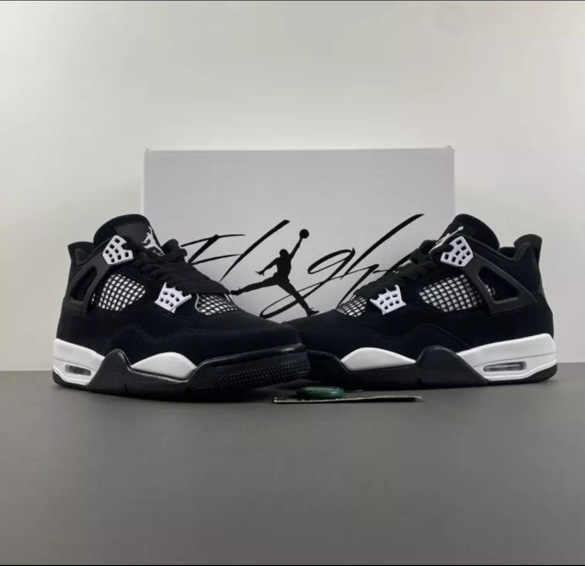 Air Jordan Retro 4 White Thunder Basketball Trainers Mens Shoe