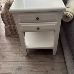 2 Nightstands