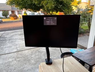 HP Z23n 23-inch IPS Monitor with Desk Mount Arm
