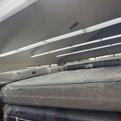 KING SIZE SIMMONS BEAUTYSLEEP (MEDIUM) MATTRESS & BOX SPRINGS BED SET