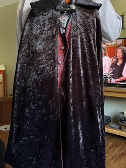 Dracula Costume Size  6      4 Pieces