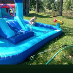 Kids Inflatable Bounce House 🎯 Edition About 550 Brand New . Selling For 350 Or Best Offer Used It's Listed On Fb As Is Comes With Everything