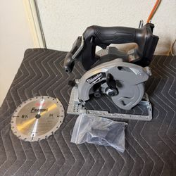 Milwaukee M18 FUEL 18V Lithium-Ion Brushless Cordless 6-1/2 in. Circular Saw (Tool-Only)