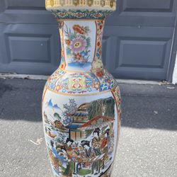20TH CENTURY CHINESE  FAMILLE ROSE  FLOOR VASE , GREAT CONDITION 24”  Height 
