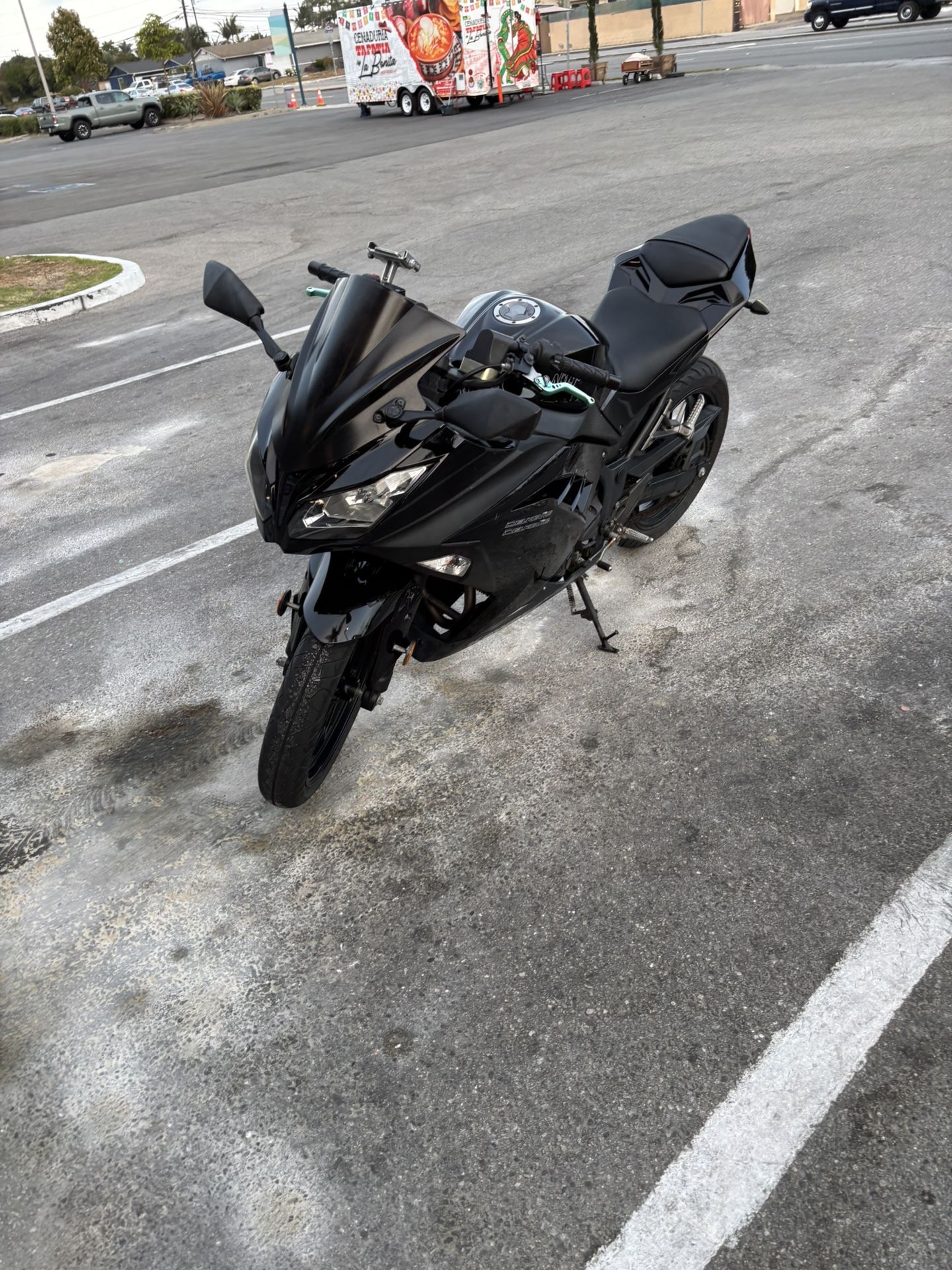 Kawasaky Ninja, año 2013 Color Negro