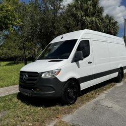 2021 MERCEDEZ BENZ VAN 