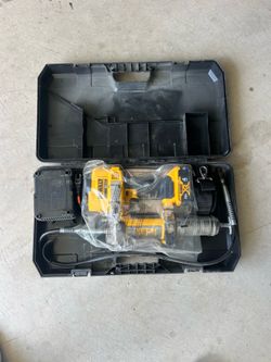 DEWALT 20V CORDLESS GREASE GUN NEW