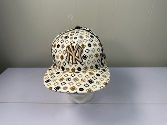 New Era 59FIFTY NY Yankees Fitted Hat 7 5/8 Cream Gold Monogram Pattern MLB