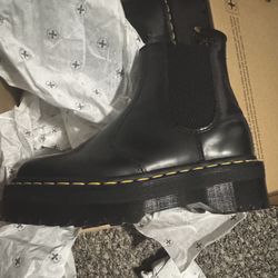 Dr.Martens AirWair (2976) smooth Leather platform Chelsea Boots